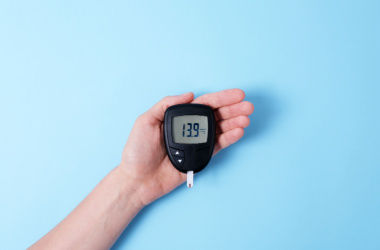 how to use a glucometer