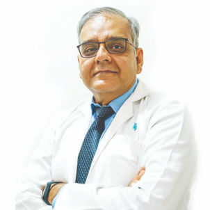Dr. Aniel Malhotra, Ophthalmologist in constitution house central delhi
